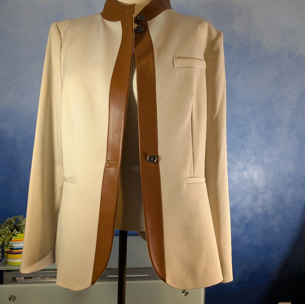 New Tommy Hilfiger Women's Jacket - Picture 4 of 10
